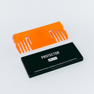 Eyeshaker - The Protector - Eyeshaker  Der EYESHAKER Protector schützt Kinder- und auch Randlosbrillen. Er fixiert kleine Brillen im Shaker und sorgt dafür, dass auch rahmenlose Brillen geschüttelt werden können. Bis zu einer Brillengröße von 143 mm (im geschlossenen Zustand) anwendbar.